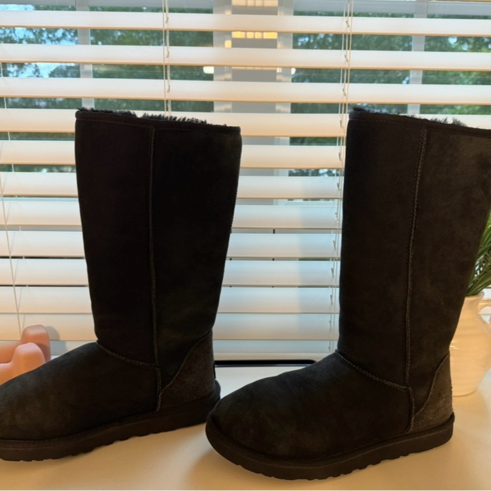 Ugg boots, Classic Tall, size 8, color black
